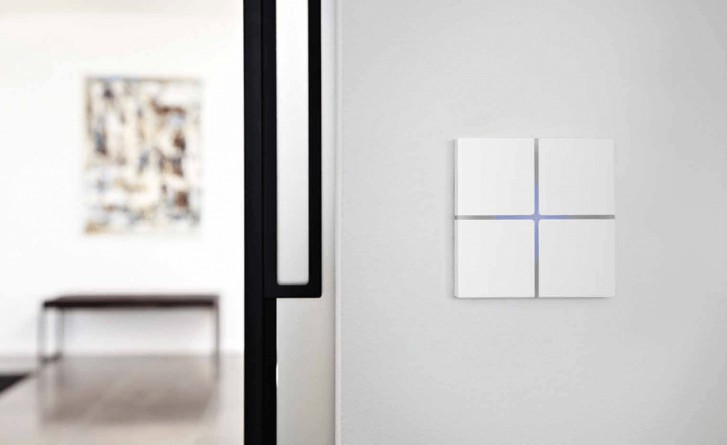 Tastsensor sentido switch von Basalte mit vier Tasten an der Wand