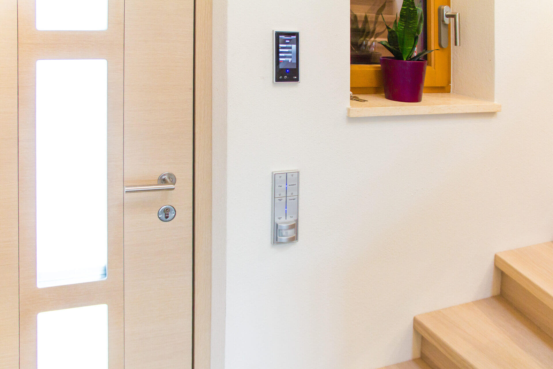Alles-aus-Funktion im Smart Home am Hauseingang