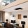 Smart Home Funktionen im modernen Wohnzimmer mit KNX-Steuerung