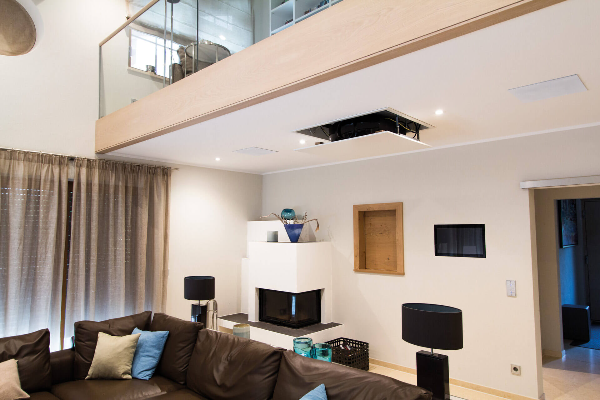 Smart Home Funktionen Titelbild Wohnzimmer Smart Home Funktionen im modernen Wohnzimmer mit KNX-Steuerung
